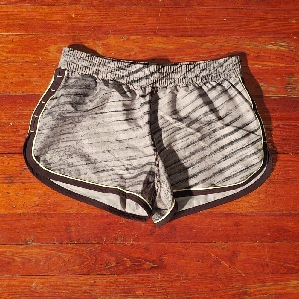 Under Armour Fitted Gray Athletic Shorts with Neon Green Trim Sz S